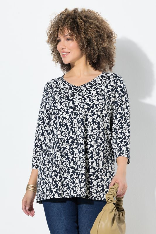 T-shirt avec plis fantaisie, décolleté en V et manches 3/4, coupe évasée