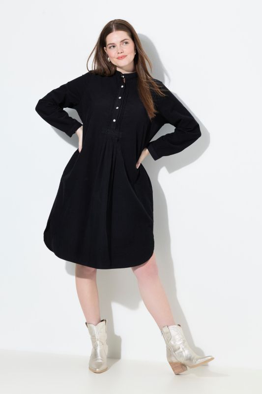 Robe en velours côtelé, passepoils, plis décoratifs, manches longues