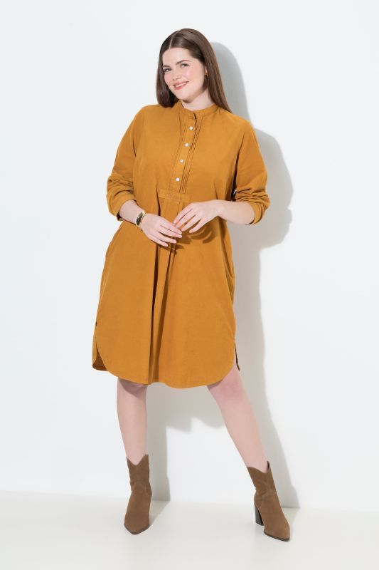 Robe en velours côtelé, passepoils, plis décoratifs, manches longues