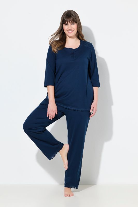 Pyjama à col rond et manches 3/4, broderie ajourée et pli décoratif