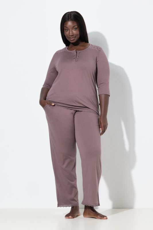 Pyjama à col rond et manches 3/4, broderie ajourée et pli décoratif