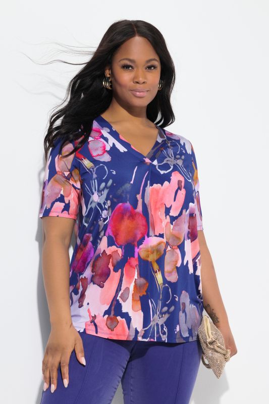T-shirt en tissu fluide, motif à fleurs, col en V, joli pli creux, manches courtes