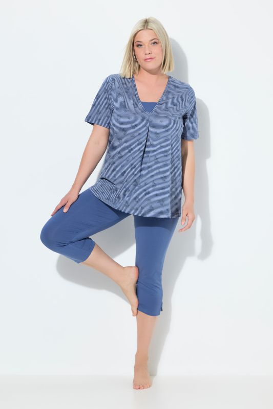 Pyjama. T-shirt col V et manches courtes. Pantalon corsaire