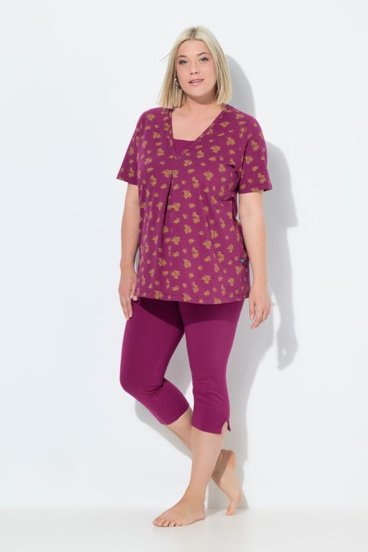 Pyjama. T-shirt col V et manches courtes. Pantalon corsaire