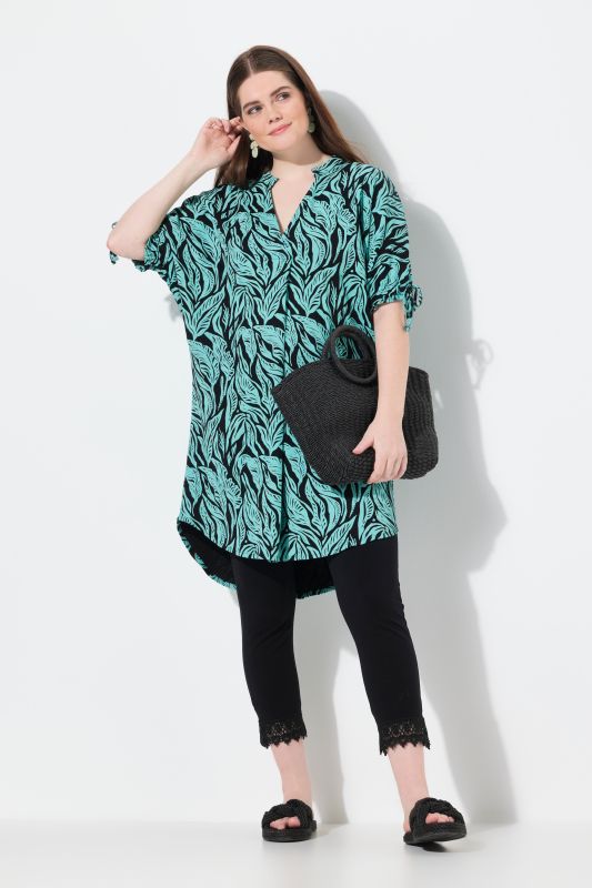 Tunique en jersey en coton bio. Col montant et manches courtes. Motif jungle