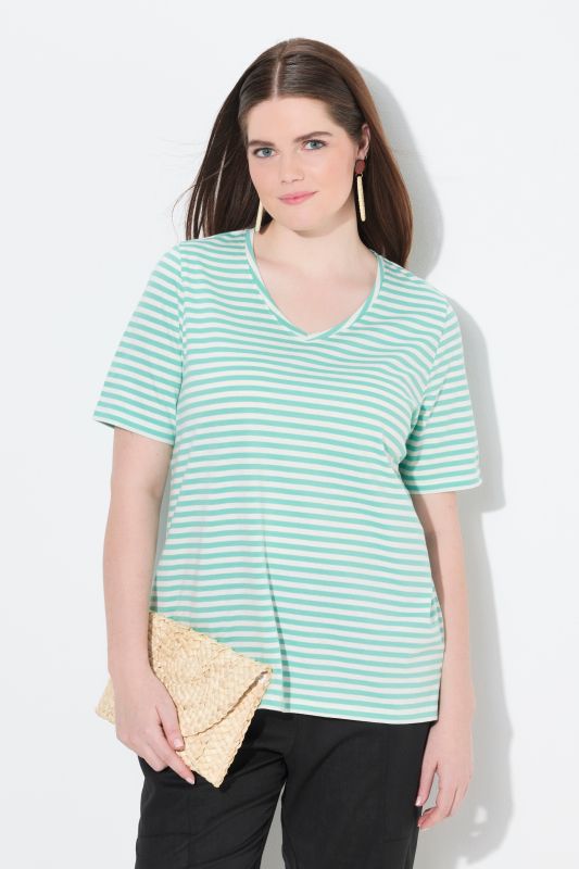 T-shirt rayé en coton bio. Col V et manches courtes