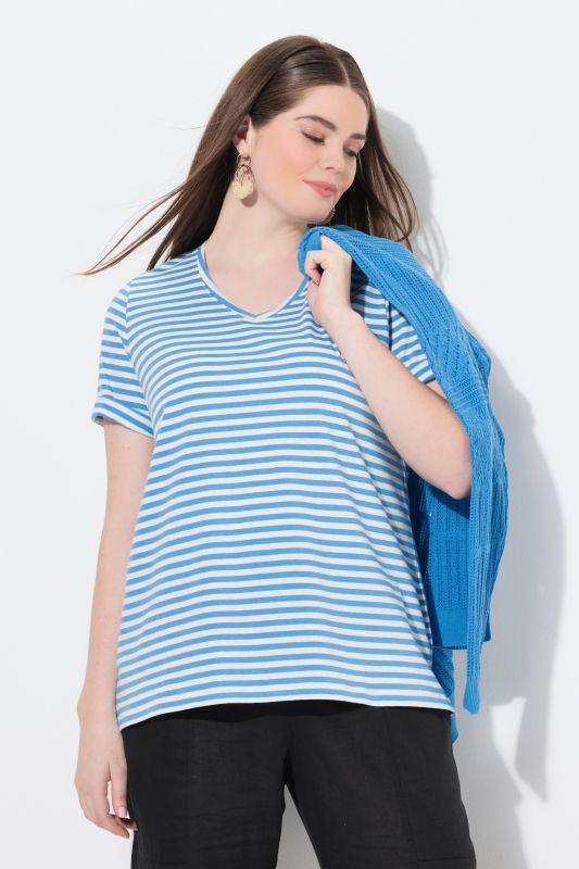 T-shirt rayé en coton bio. Col V et manches courtes