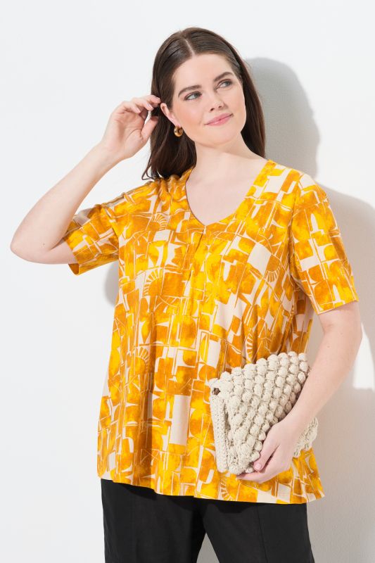 T-shirt en coton bio. Décolleté en V et manches courtes. Motif soleils