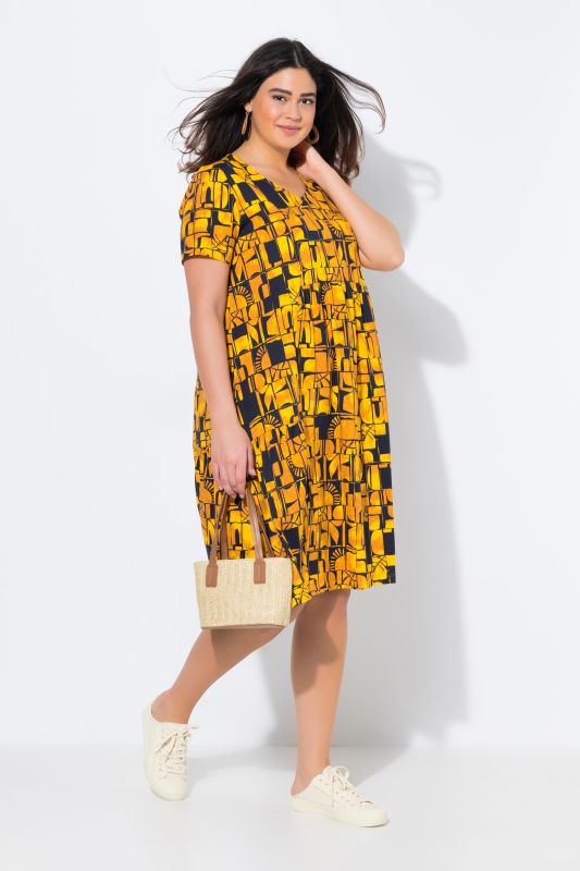 Robe en jersey de coton bio. Décolleté en V et manches courtes. Motif soleils