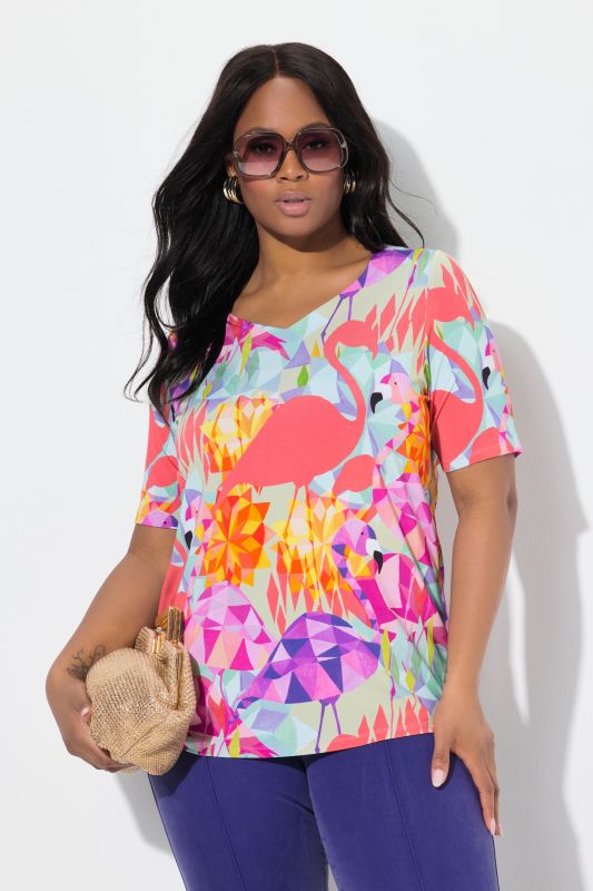 T-shirt au tombé fluide. Décolleté en cœur et manches courtes