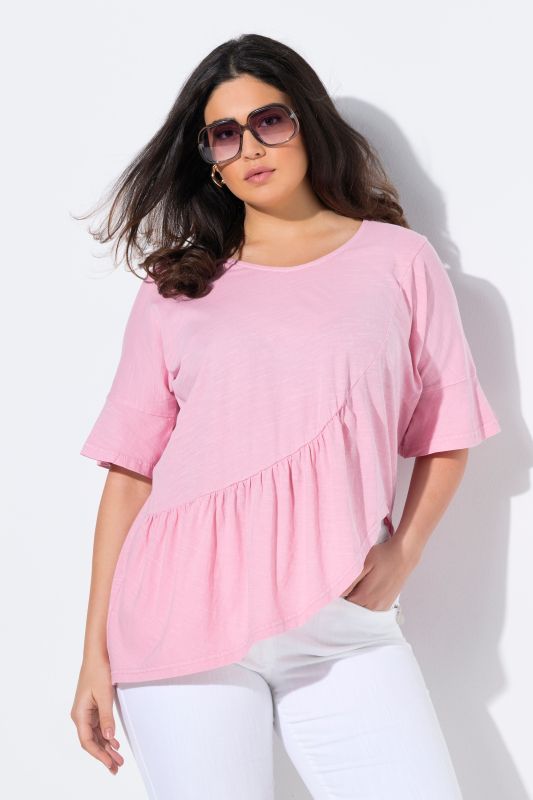 T-shirt oversize en coton bio. Col en V et manches courtes. Volant à la base