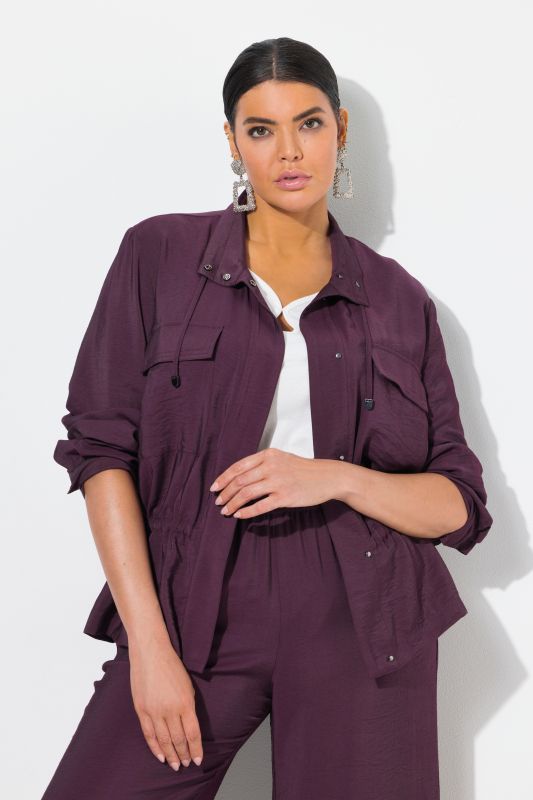 Veste en tissu « martelé », cordon coulissant, col montant et manches longues