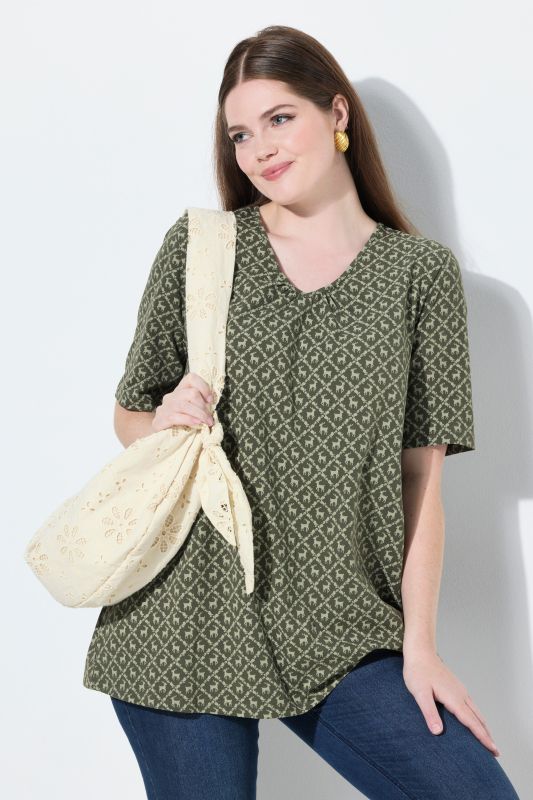 T-shirt s'inspirant des tenues traditionnelles bavaroises, encolure en V et manches courtes, coupe évasée