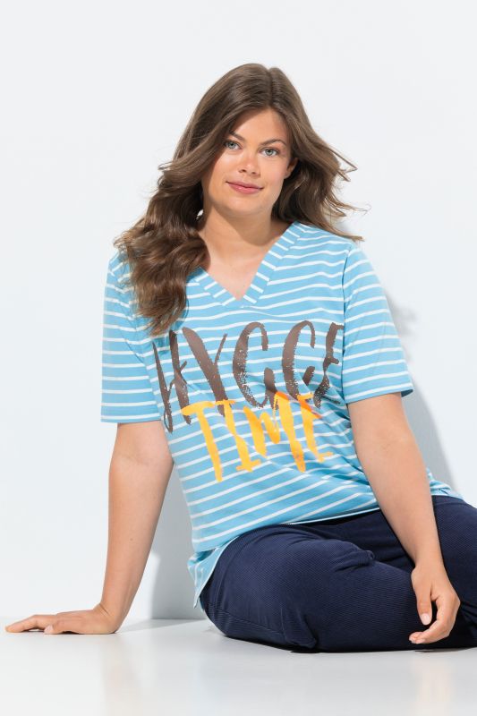 T-shirt rayé. Encolure V et manches courtes