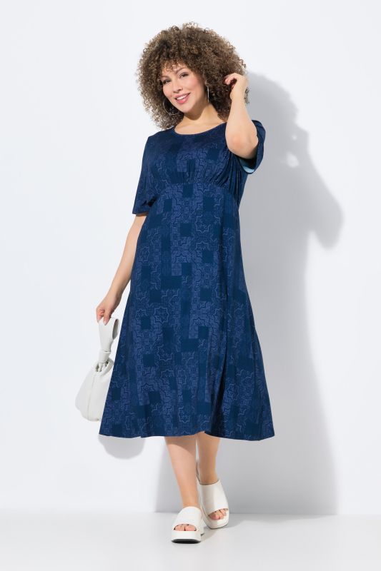 Robe en jersey coupe évasée, décolleté rond et manches courtes volantées