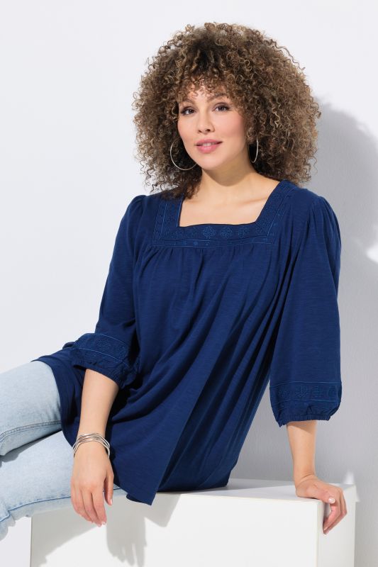 T-shirt brodé, décolleté carré et manches 3/4