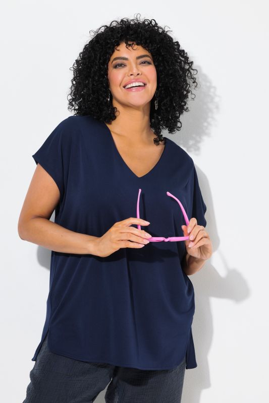 Sweat oversize. Col en V et manches courtes
