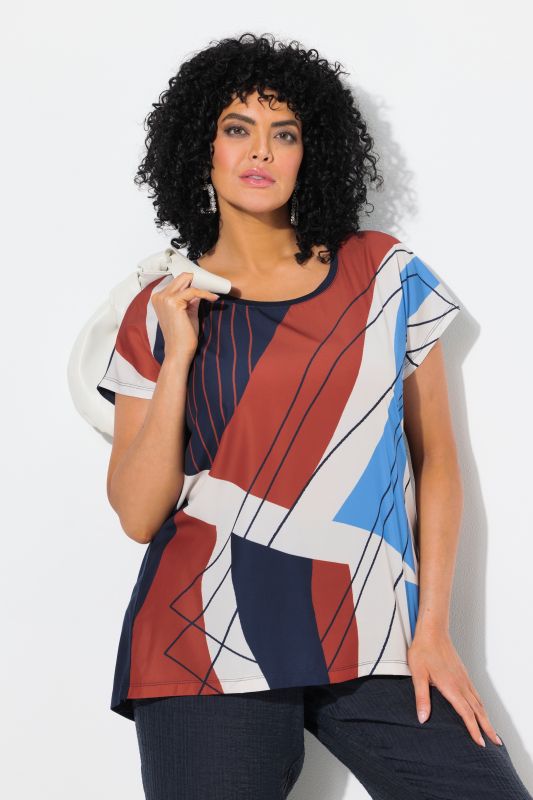 T-shirt oversize. Encolure ronde et manches courtes. Imprimé graphique
