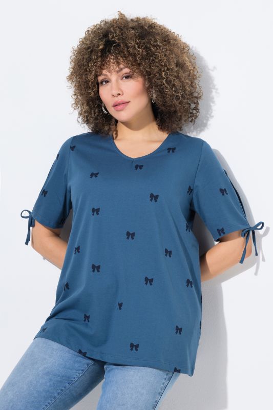 T-shirt coupe évasée, motif petits nœuds, décolleté en V et manches courtes