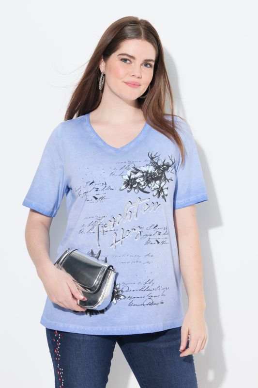 T-shirt à motif edelweiss. Encolure V et manches courtes. Coupe Classic