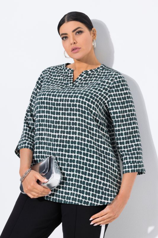 Blouse en satin, épaules smockées, col tunisien et manches 3/4