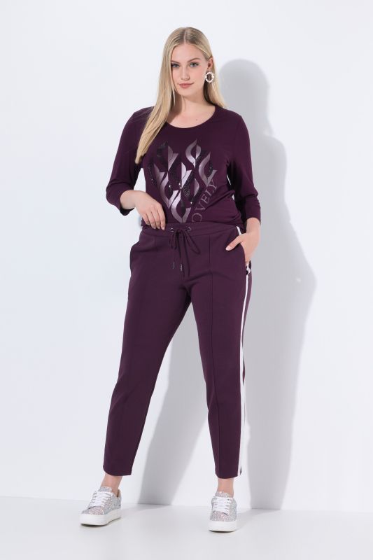 Pantalon point de Rome, jambe carotte et taille élastique, galon le long de la jambe