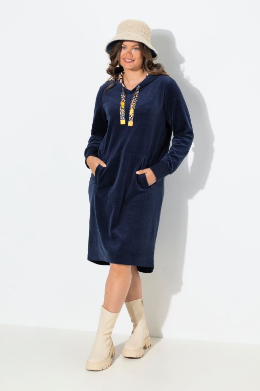Robe à capuche et manches longues, aspect velours côtelé raffiné
