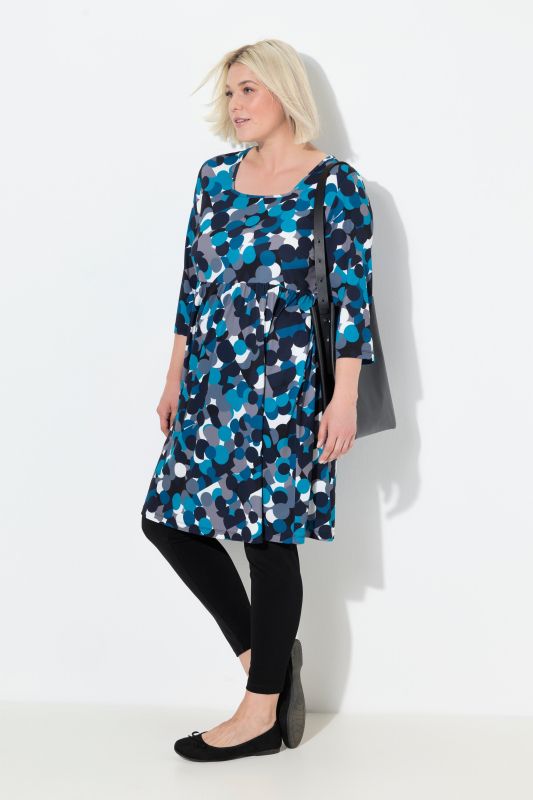 T-shirt long, motif à pois. Encolure carrée et manches 3/4. Coupe évasée