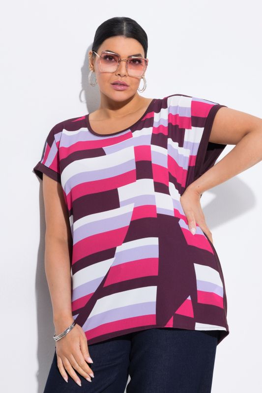 T-shirt oversize. Encolure ronde et manches courtes. Imprimé graphique