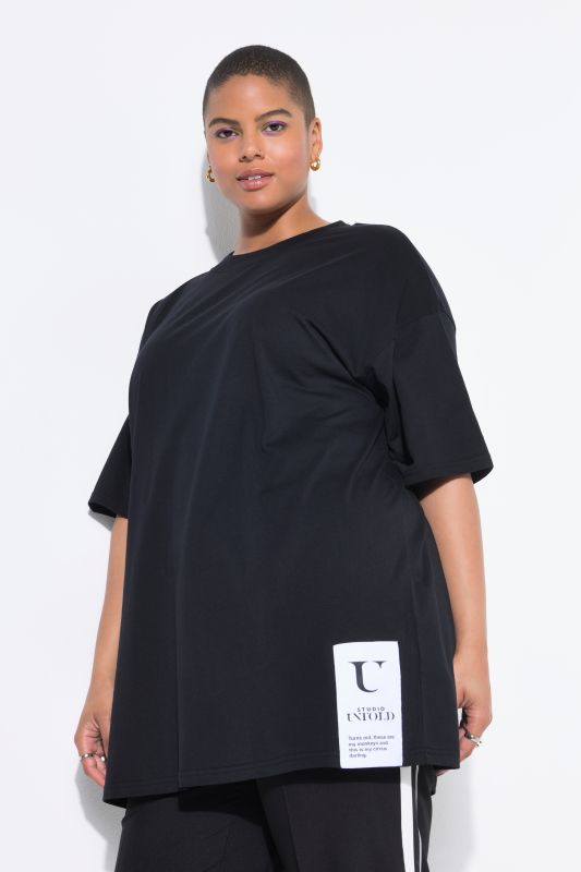 T-shirt oversize. Manches courtes. Patch sur la base