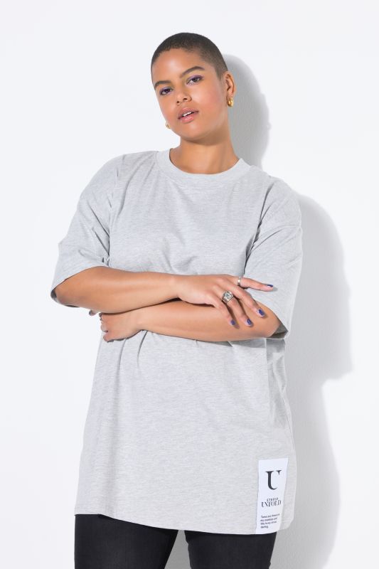 T-shirt oversize. Manches courtes. Patch sur la base