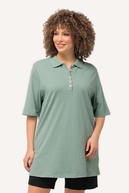 Polo en maille piquée. Patte de boutonnage en velours. Manches courtes