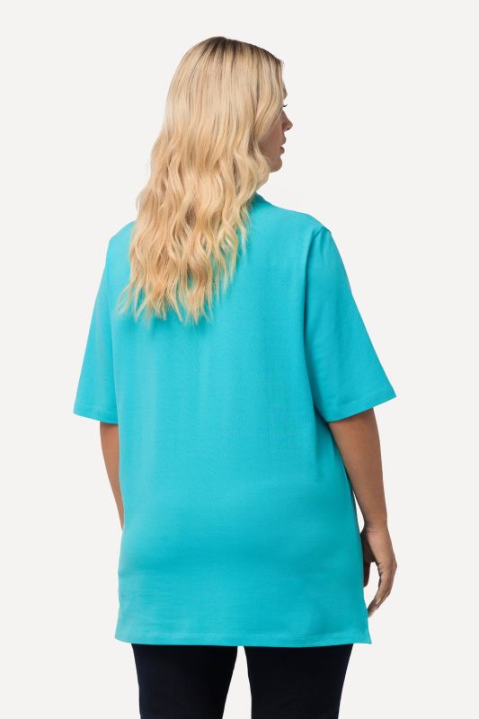 Polo en maille piquée. Patte de boutonnage en velours. Manches courtes