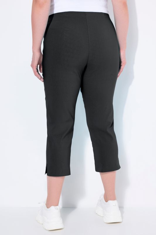 Pantalon en bengaline stretch. Longueur au mollet et taille élastique