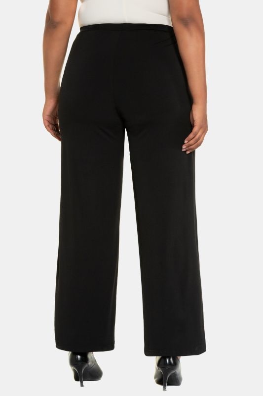 Pantalon en jersey à jambe large et taille élastique. Disponible jusqu’au 68/70.