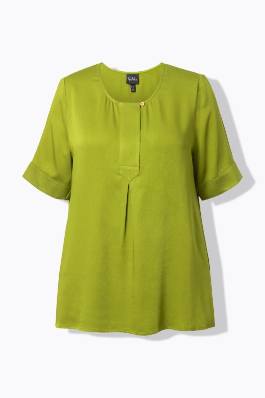 Blouse à empiècement matelassé. Manches courtes et coupé évasée