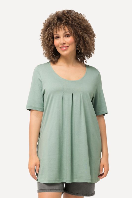 T-shirt en modal. Plis fantaisie, col rond et manches courtes. Coupe évasée