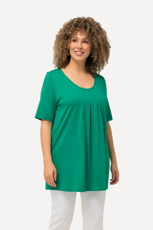 T-shirt en modal. Plis fantaisie, col rond et manches courtes. Coupe évasée