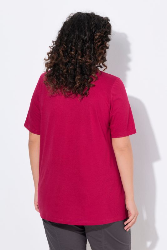 T-shirt en modal. Plis fantaisie, col rond et manches courtes. Coupe évasée