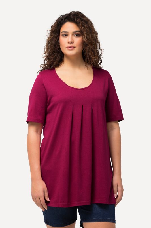 T-shirt en modal. Plis fantaisie, col rond et manches courtes. Coupe évasée