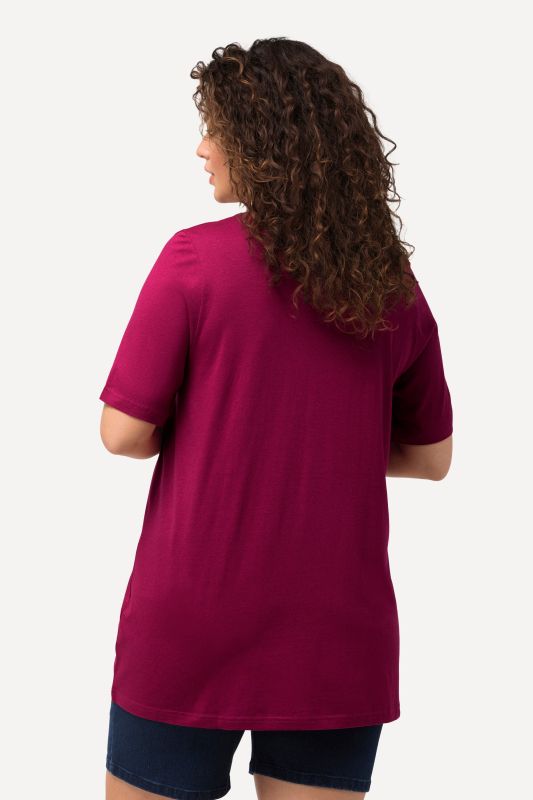 T-shirt en modal. Plis fantaisie, col rond et manches courtes. Coupe évasée