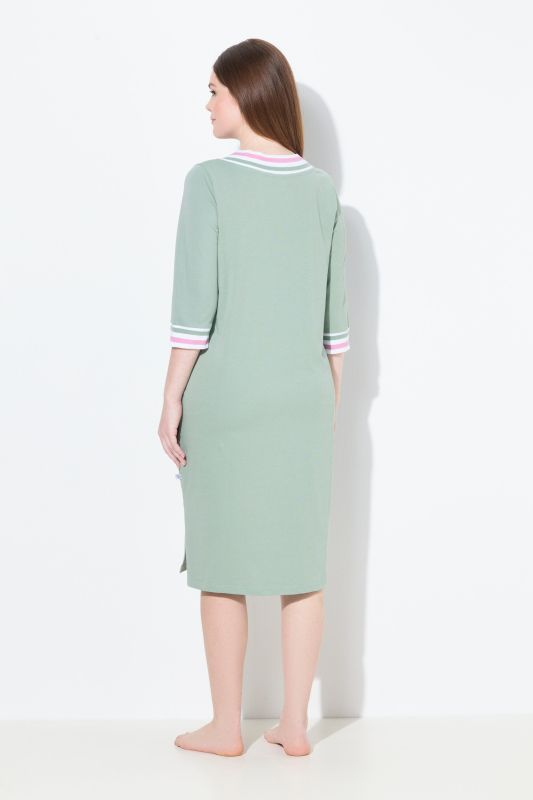 Chemise de nuit avec bordure fantaisie – col en V et manches 3/4