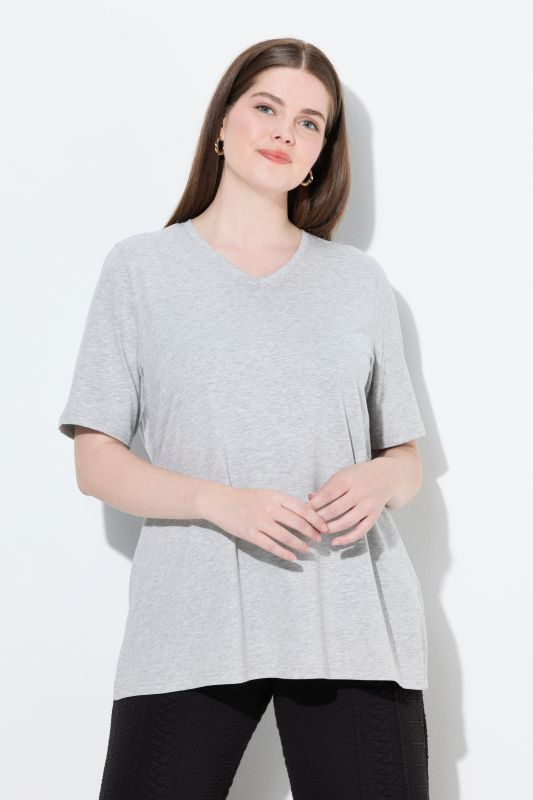 T-shirts en coton bio. Col en V et manches courtes. Lot de 2