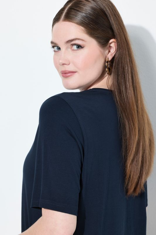T-shirts en coton bio. Col en V et manches courtes. Lot de 2
