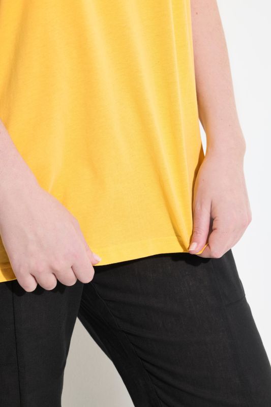 T-shirts en coton bio. Col en V et manches courtes. Lot de 2