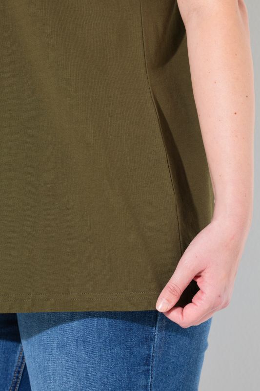 T-shirts en coton bio. Col en V et manches courtes. Lot de 2