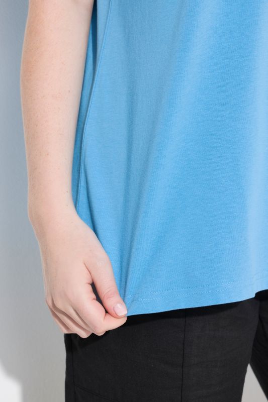 T-shirts en coton bio. Col en V et manches courtes. Lot de 2