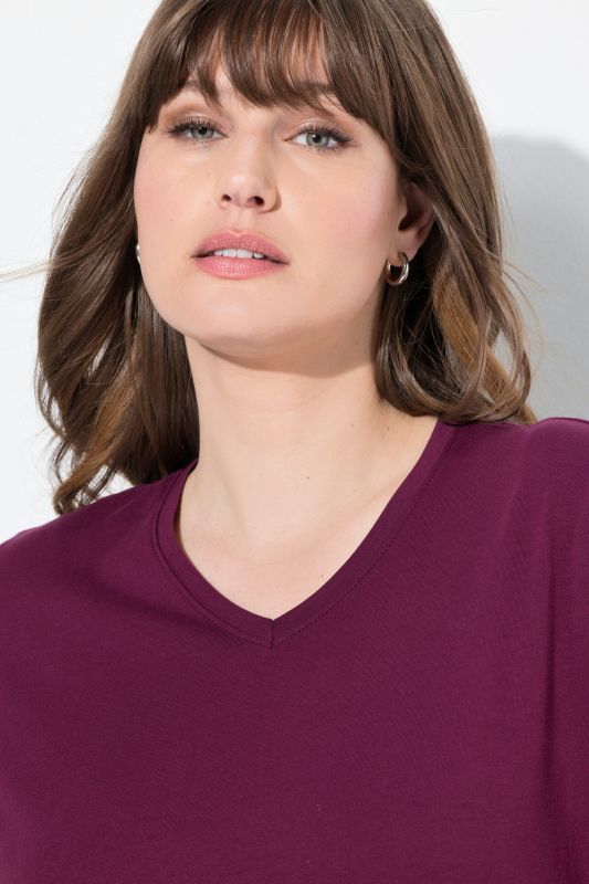 T-shirts en coton bio. Col en V et manches courtes. Lot de 2
