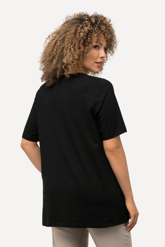 T-shirt en coton bio. Col rond et manches courtes. Coupe évasée