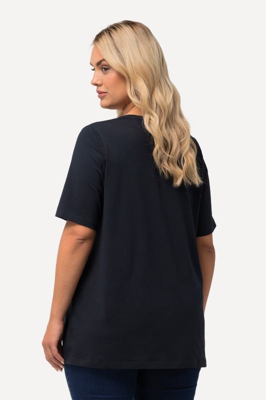 T-shirt en coton bio. Col rond et manches courtes. Coupe évasée